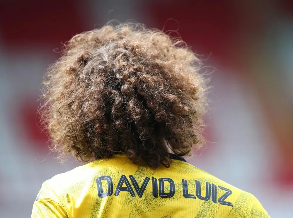 Van Persie invite les attaquants adverses à viser David Luiz