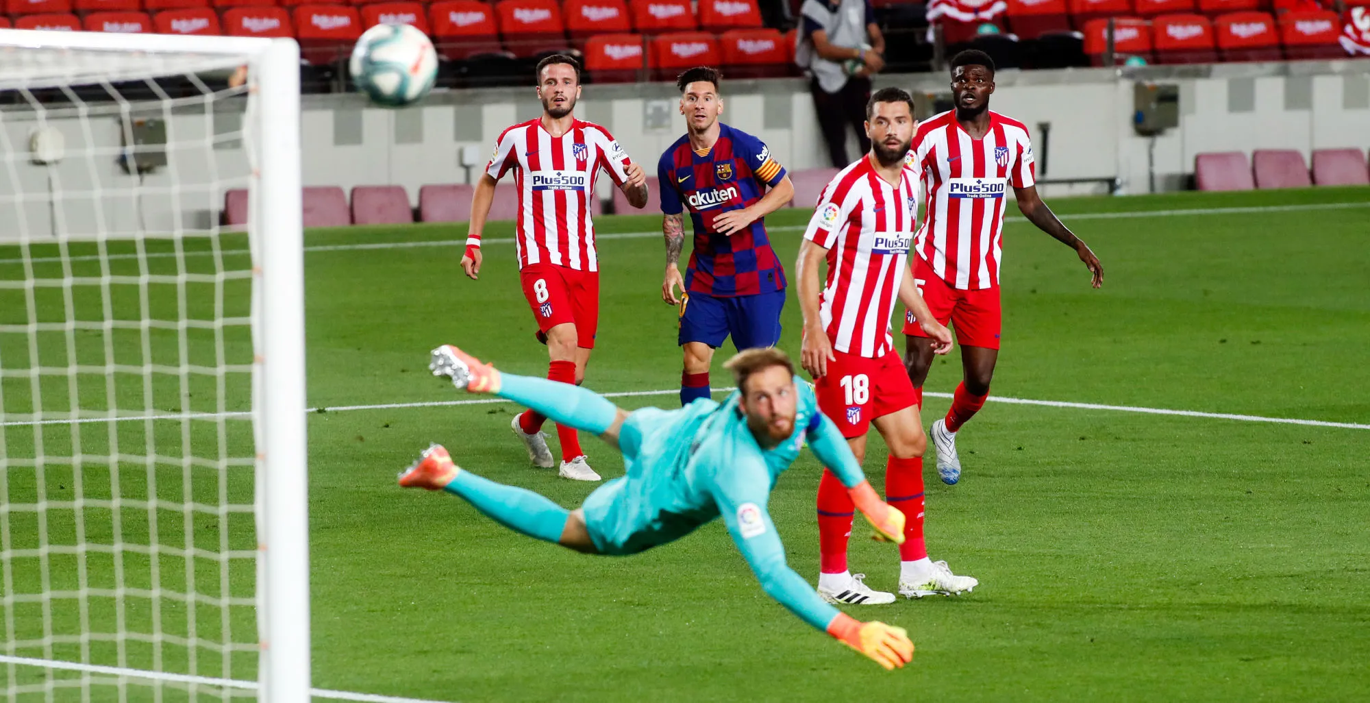 Après son nouveau nul 2-2 contre l&rsquo;Atlético de Madrid, Barcelone lâche encore des points et laisse le champ libre au Real