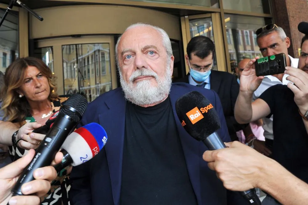 De Laurentiis envoie un signal clair aux «<span style="font-size:50%">&nbsp;</span>vautours<span style="font-size:50%">&nbsp;</span>»