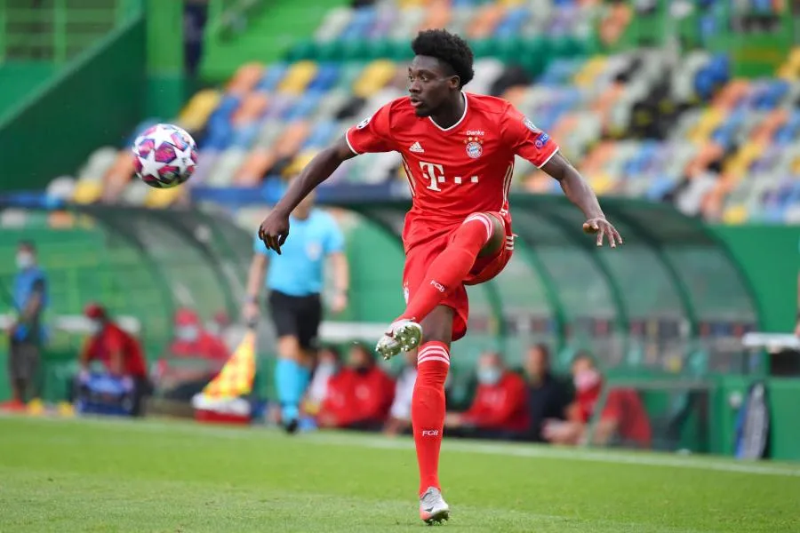 Le pont d&rsquo;Edmonton illuminé en l&rsquo;honneur d&rsquo;Alphonso Davies