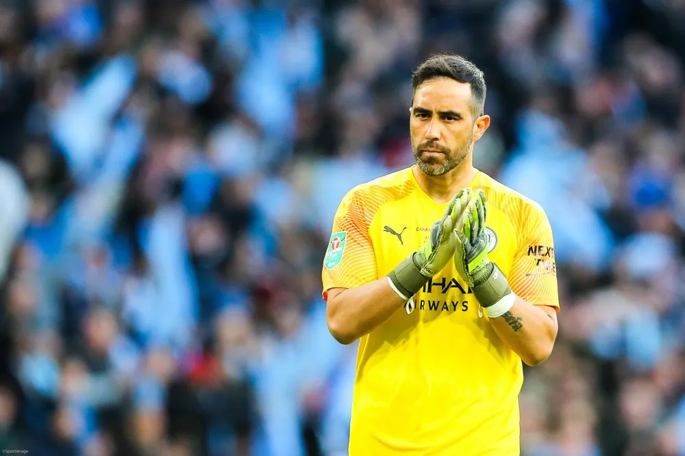 Claudio Bravo signe au Betis Séville