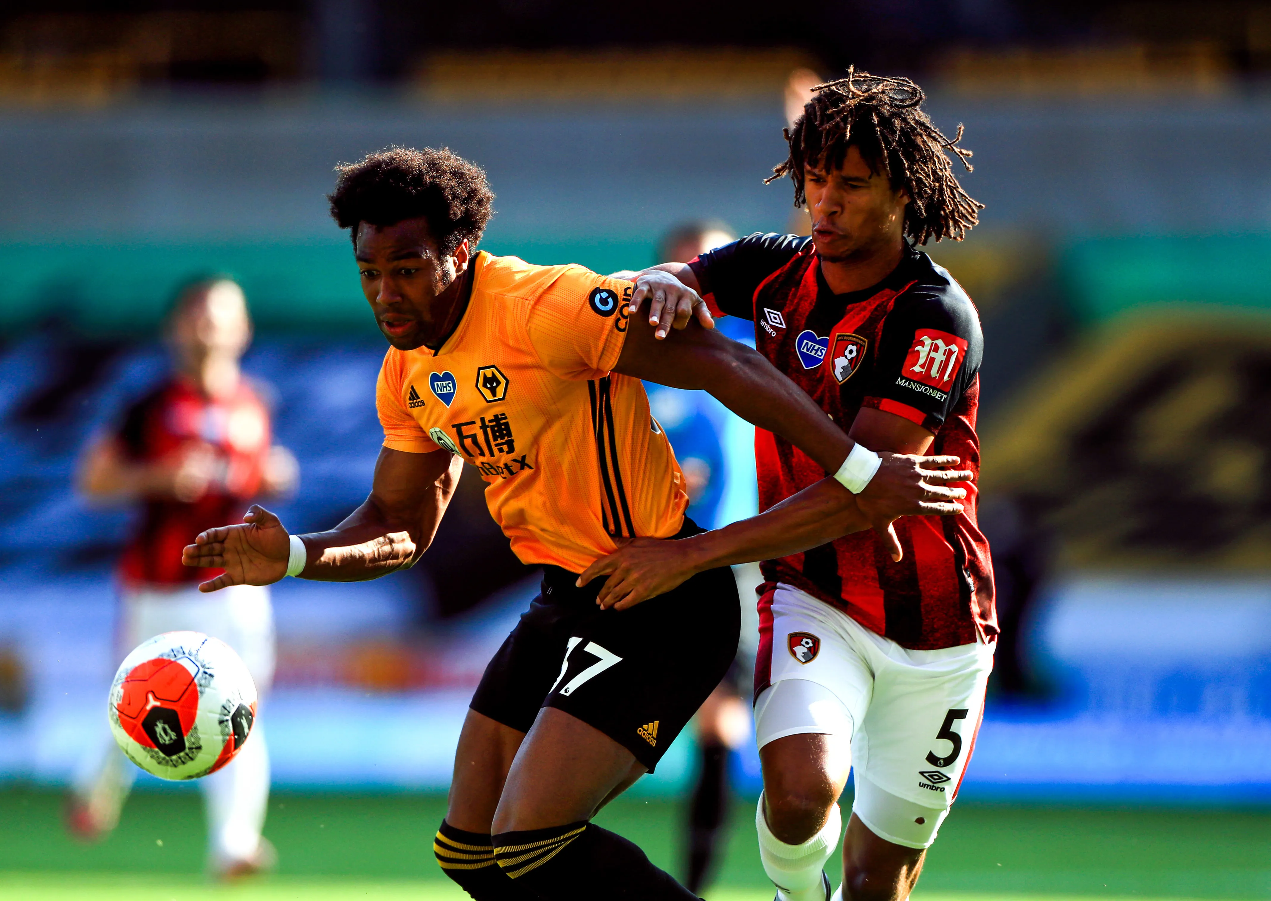 Voilà pourquoi Adama Traoré se badigeonne les bras d&rsquo;huile