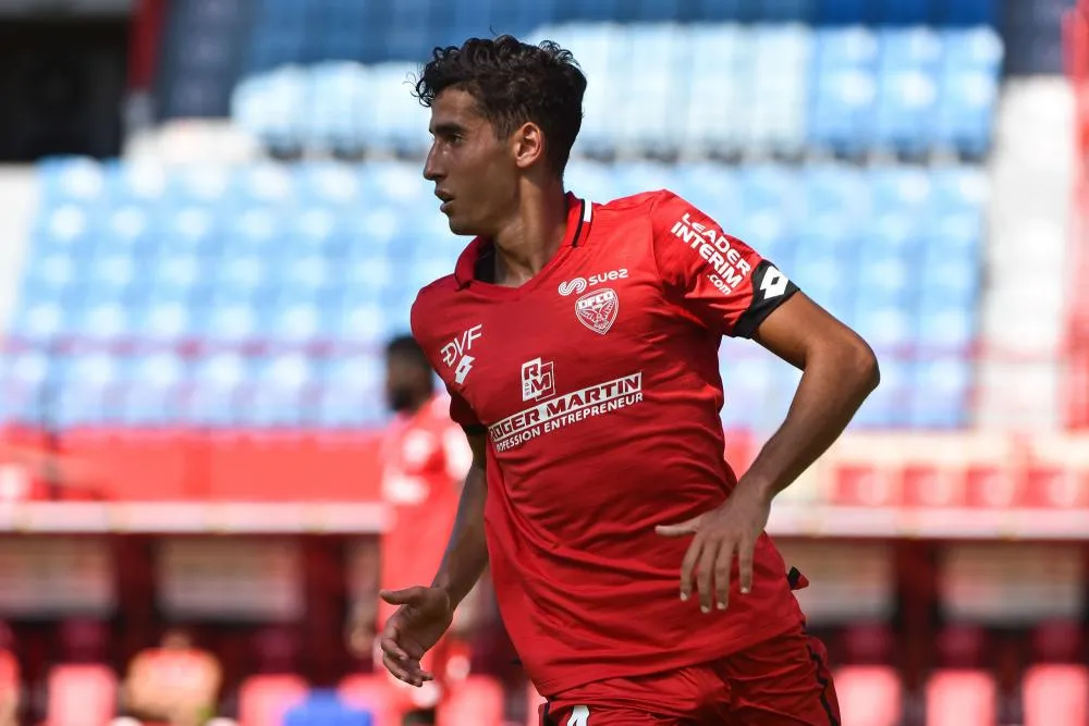 Aguerd signe au Stade Rennais