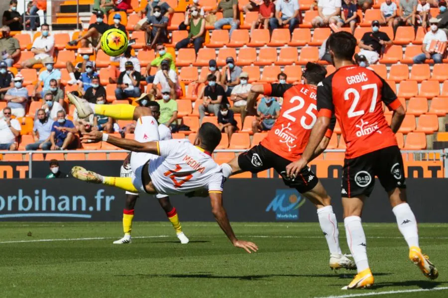 Rennes punit Nîmes, Lens reste sur son nuage