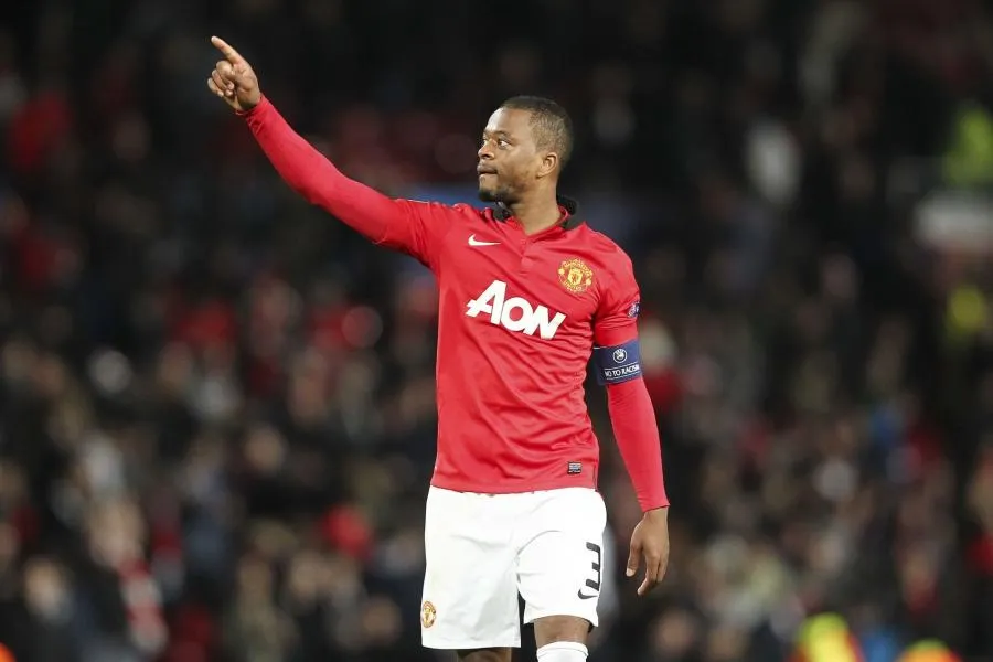 Évra tacle la direction de Manchester United