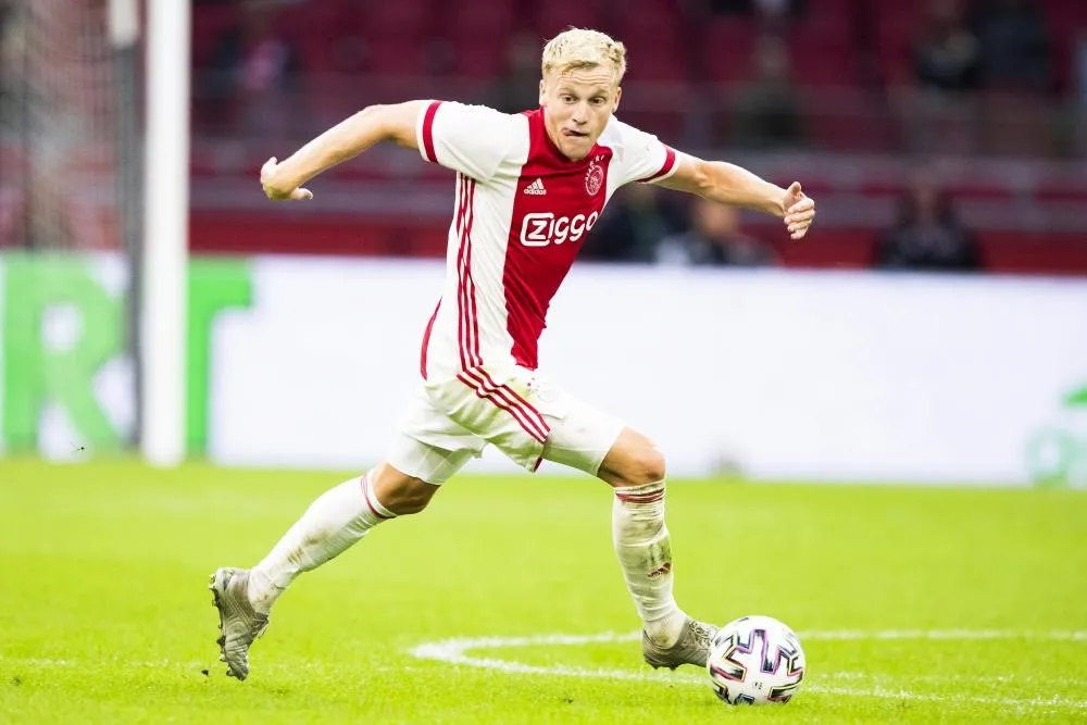 Donny van de Beek rejoint officiellement Manchester United