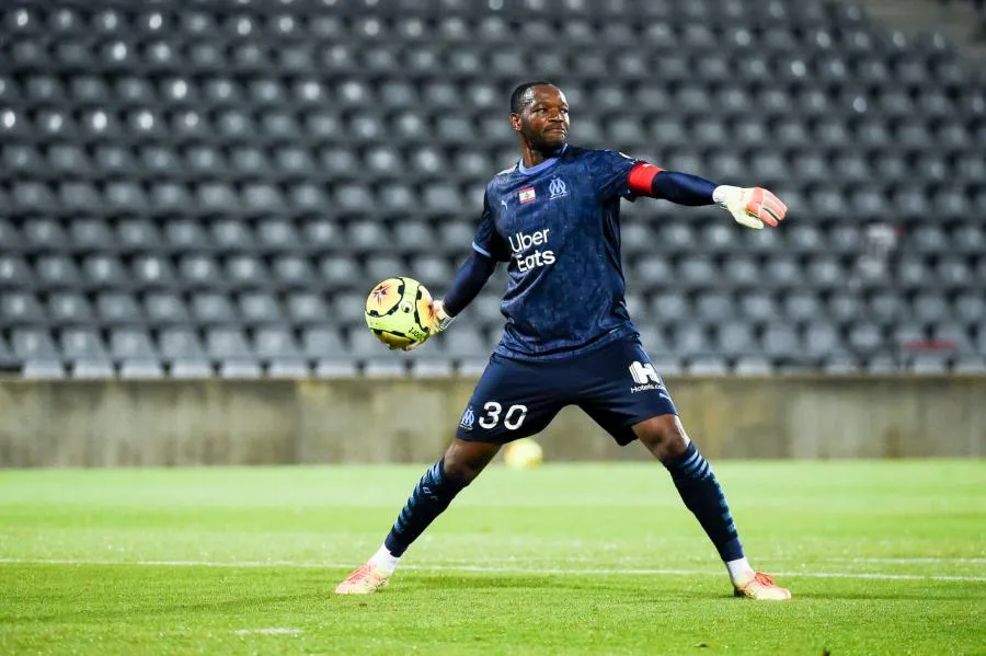 La FFF calme le jeu pour Mandanda