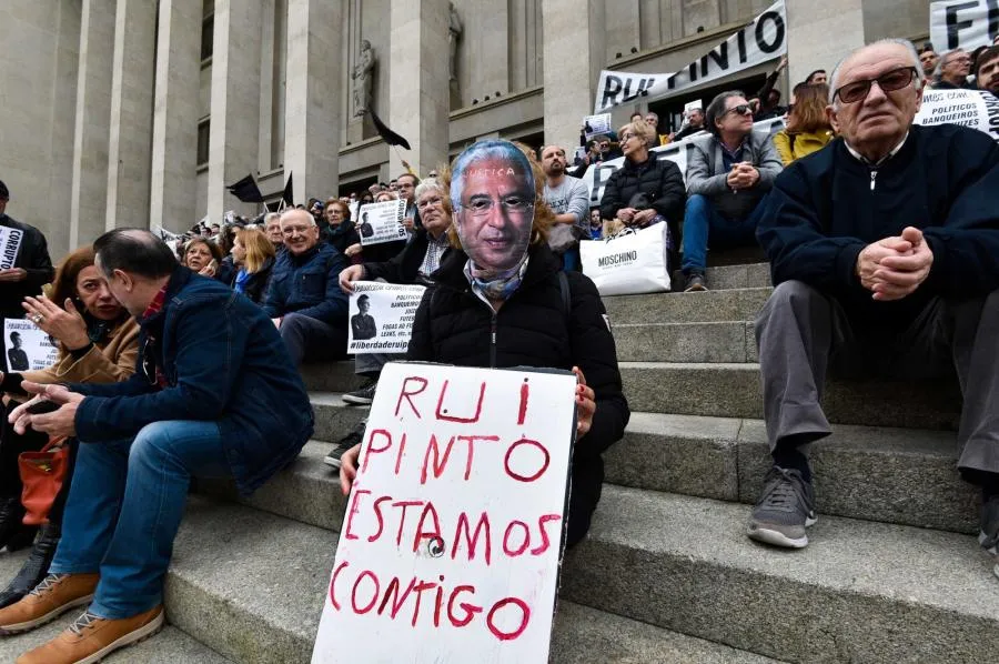 Rui Pinto se dit « fier » lors de l&rsquo;ouverture de son procès