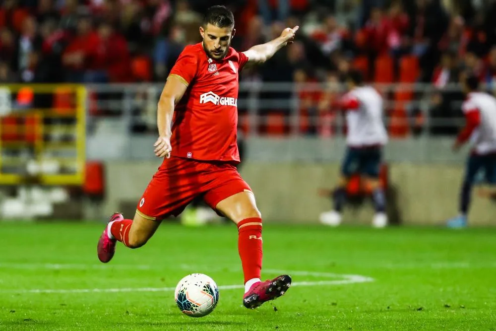 Mirallas reçoit des baklavas pour son anniversaire à son arrivée à Gaziantep