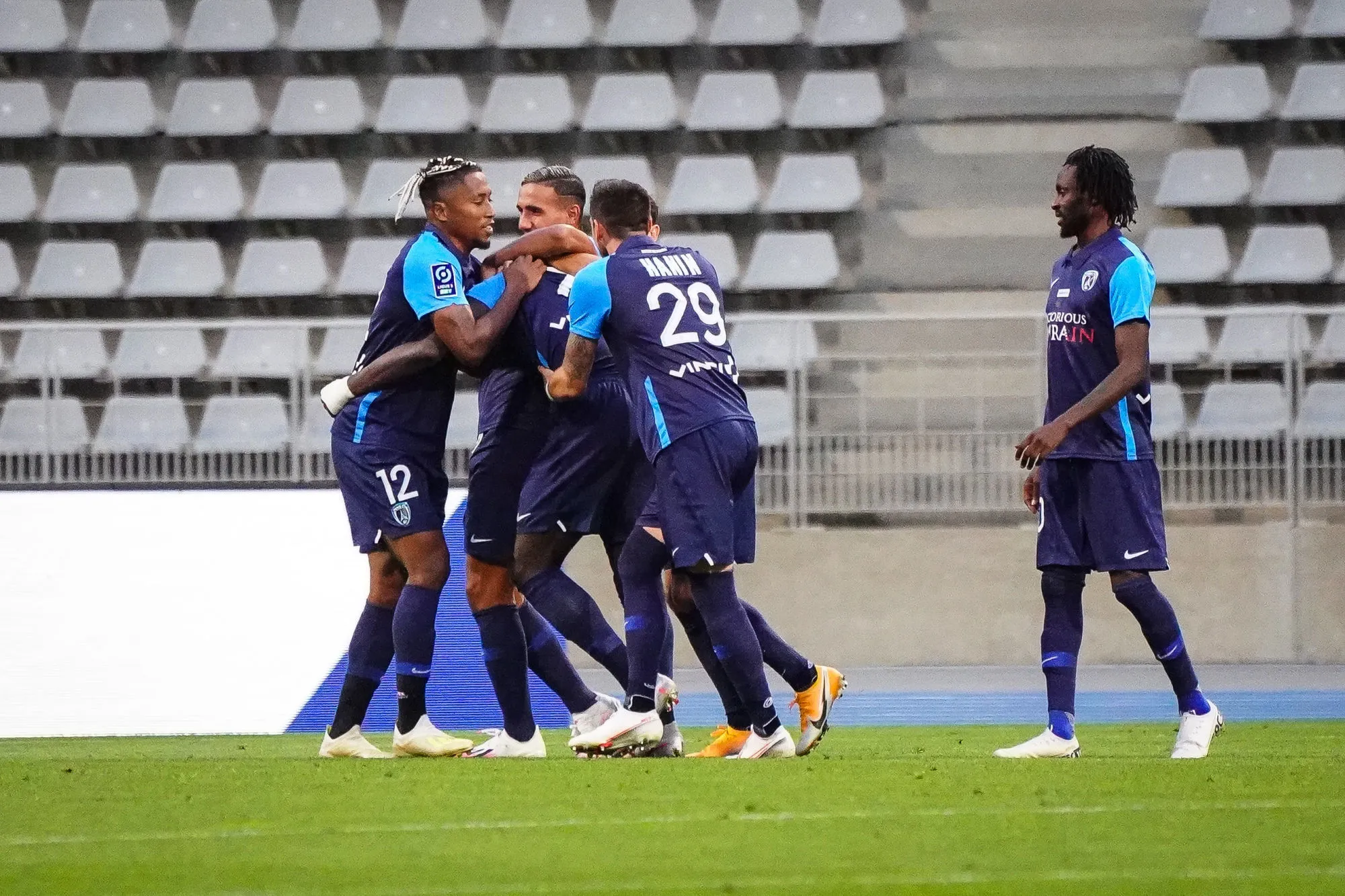 Pronostic Paris FC Pau : Analyse, cotes et prono du match de Ligue 2