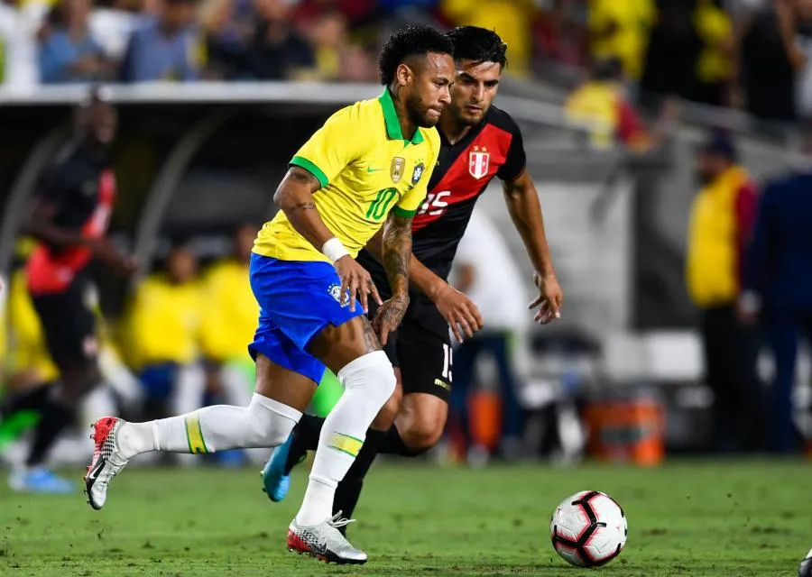 Carlos Zambrano : «<span style="font-size:50%">&nbsp;</span>Pour moi, Neymar est un vrai clown<span style="font-size:50%">&nbsp;</span>»