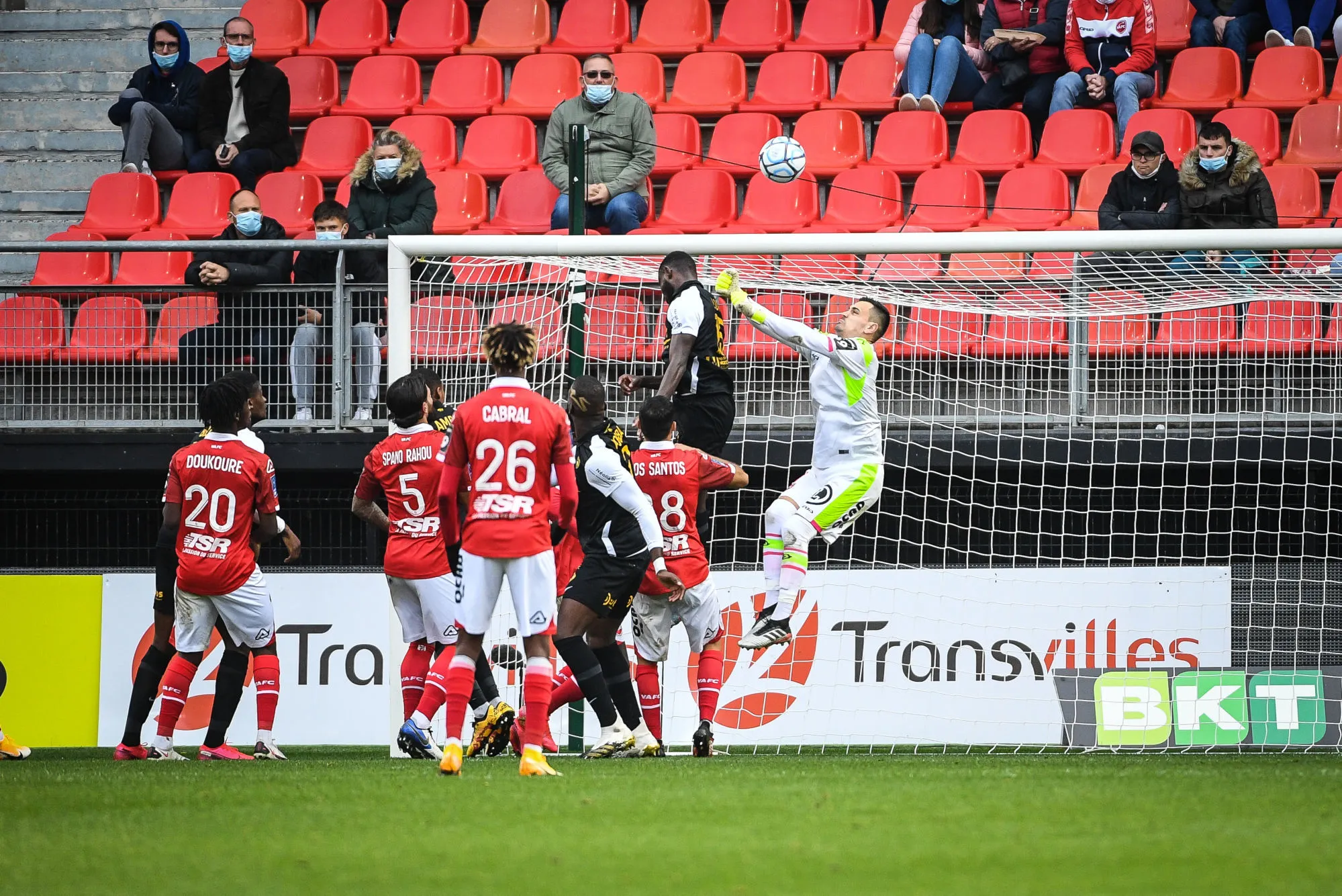 Valenciennes s’accroche à Sochaux, grâce à un nul sans le moindre but