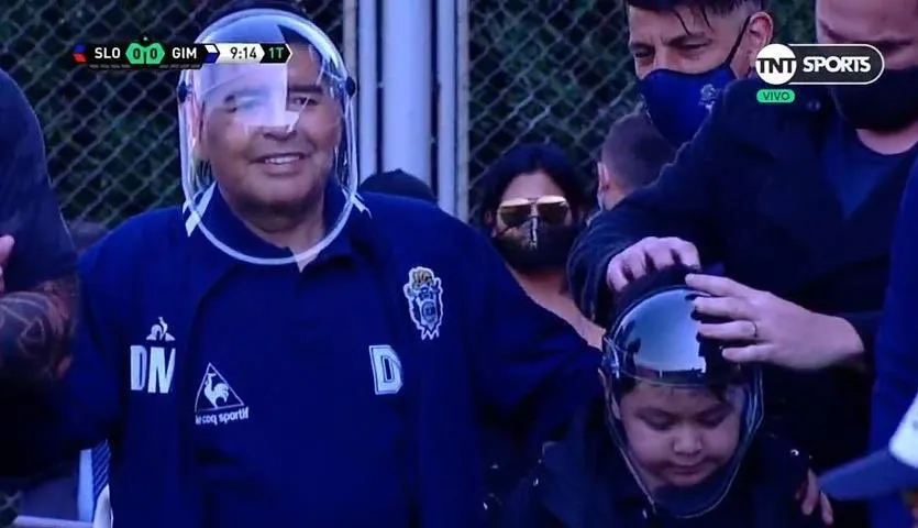 Maradona et sa visière à la Buzz l&rsquo;Éclair