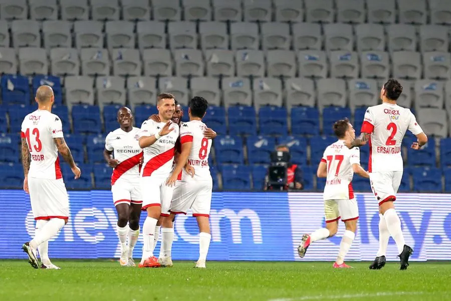 Antalyaspor s&rsquo;incline malgré un bijou de Podolski