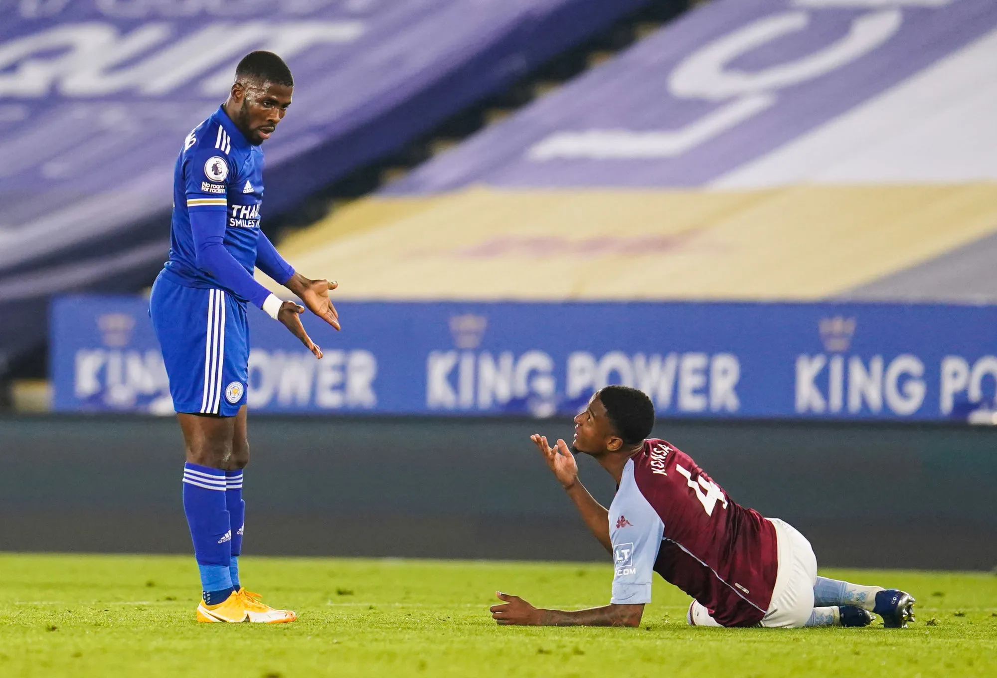Villa endort Leicester et continue son sans faute