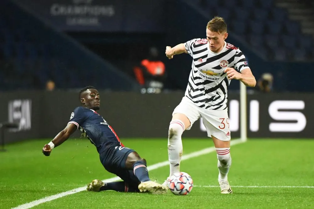 McTominay n&rsquo;a joué qu&rsquo;avec un seul œil en première période face au PSG