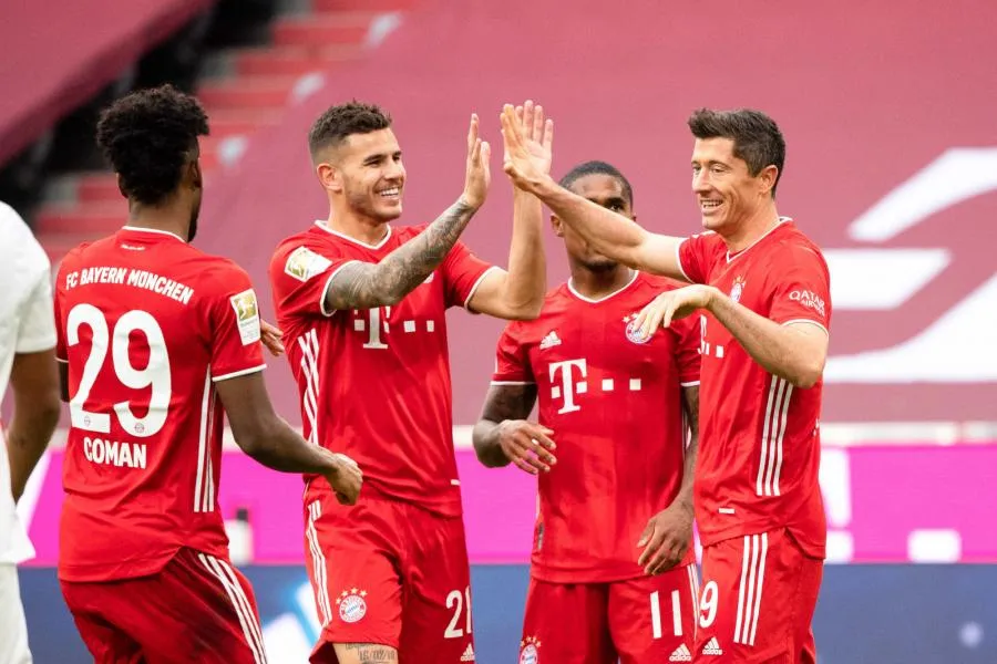 Un Lewandowski record fait rugir le Bayern contre Francfort