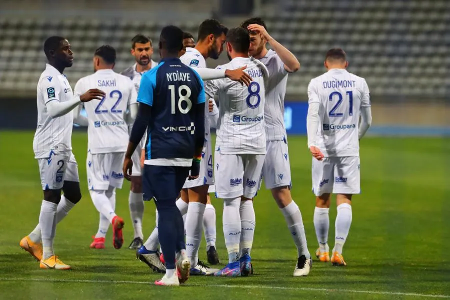 Auxerre éclate le PFC, Châteauroux renverse Sochaux