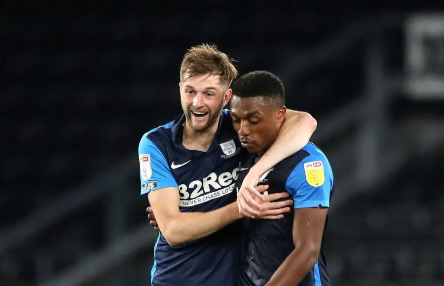 Il marque son adversaire en l&rsquo;attrapant par le pénis