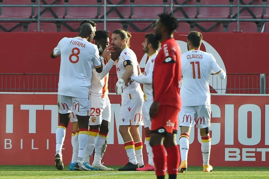 Un Lens solide enfonce Dijon