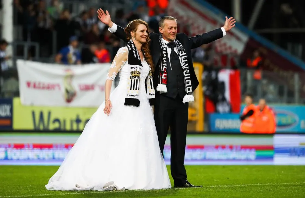 Un gardien australien fête son mariage pendant un match