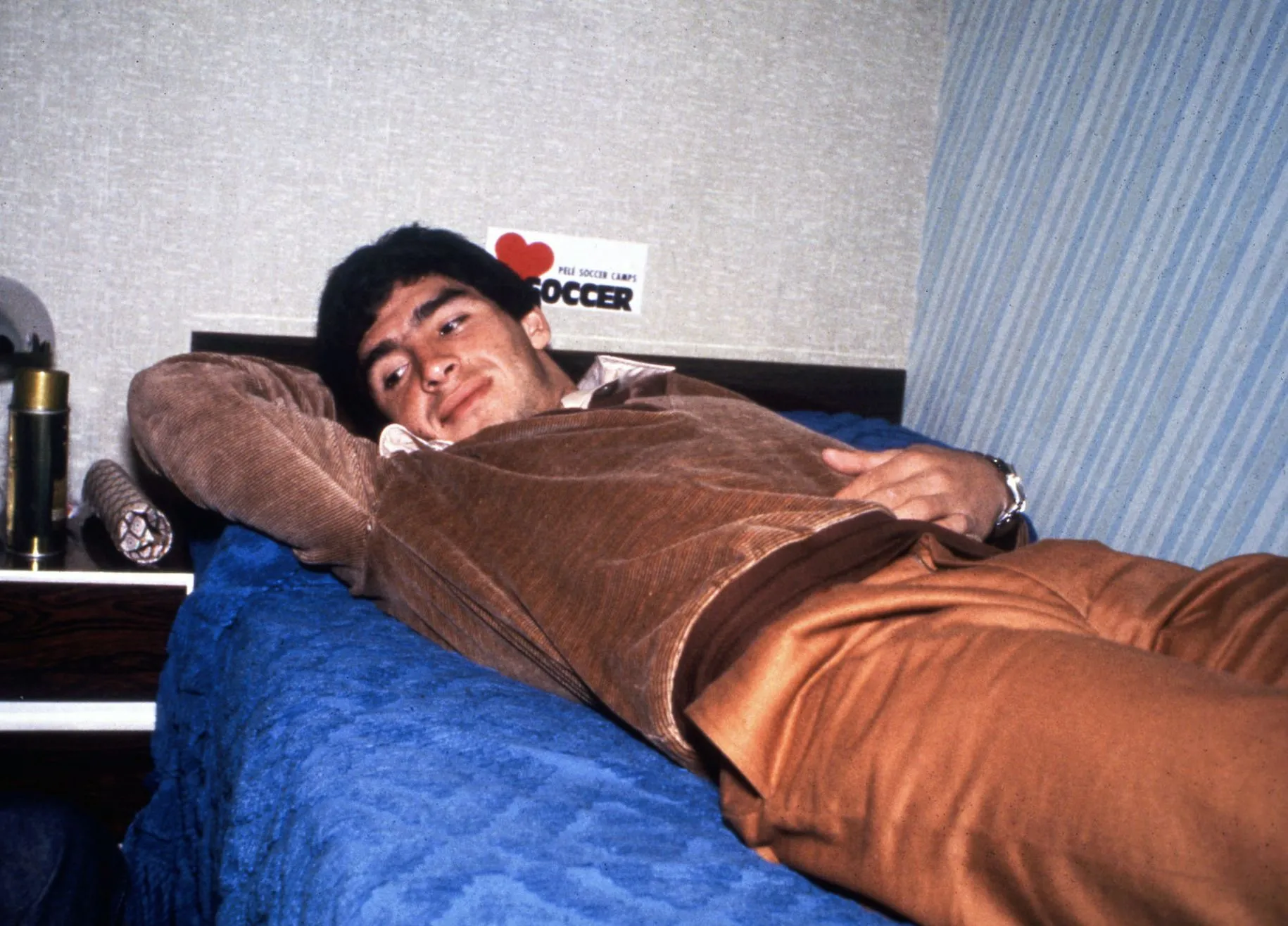 Diego passe l’arme à gauche du foot