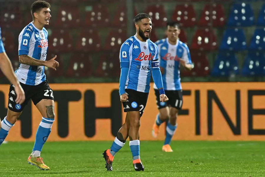 Naples croque Crotone et enchaîne