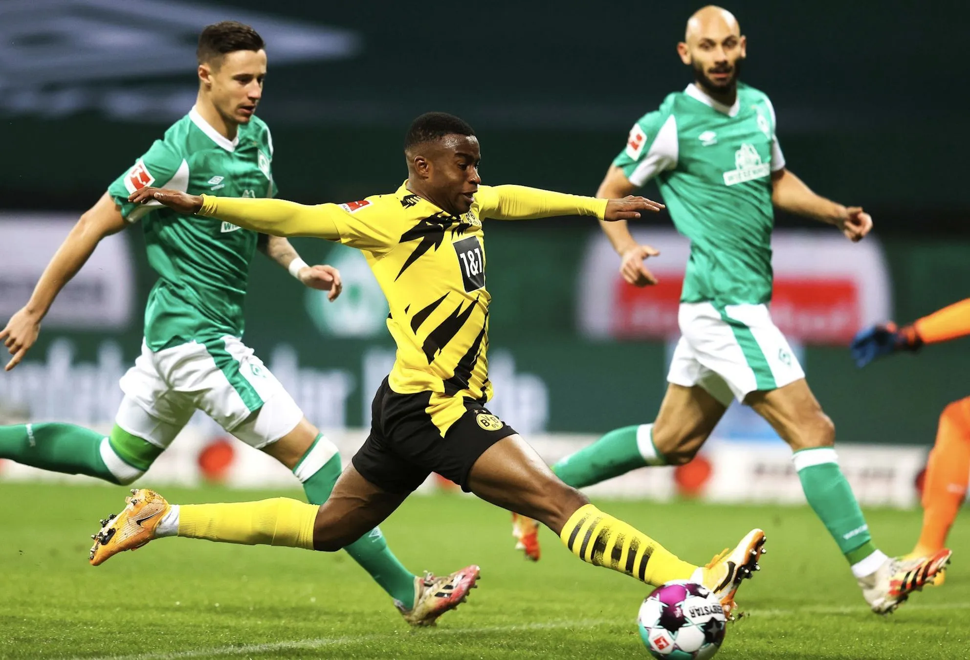 Dortmund s’impose dans la douleur à Brême