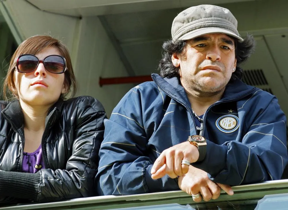 Les joueurs de Boca rendent hommage à Maradona devant sa fille