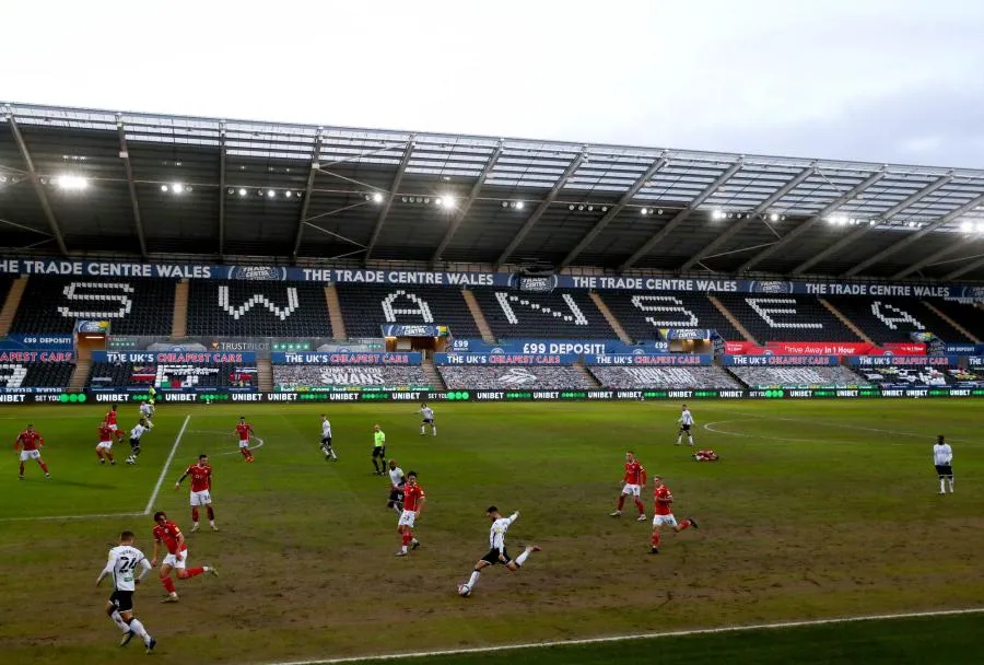 Swansea ouvre une enquête après des huées racistes