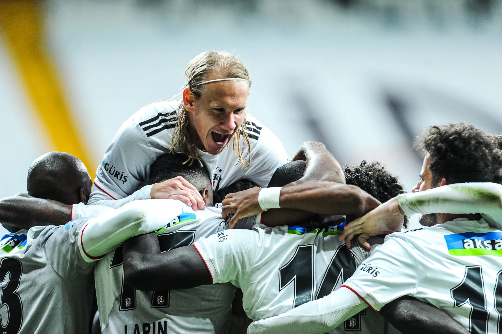 Des membres du Beşiktaş agressés dans une loge