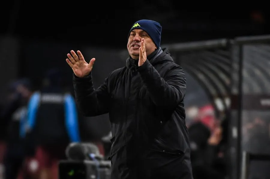 Antonetti à Cardinale : «<span style="font-size:50%"> </span>Espèce de bidon que tu es<span style="font-size:50%"> </span>»