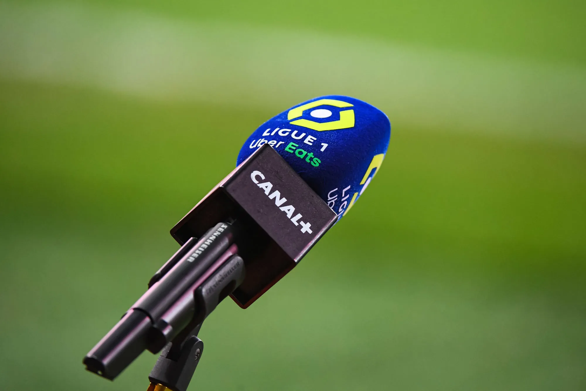 Canal+ restitue ses droits et demande un nouvel appel d&rsquo;offres