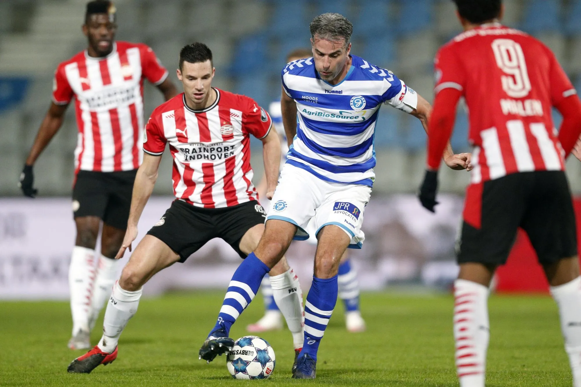 Ralf Seuntjens marque d&rsquo;un lob du milieu de terrain