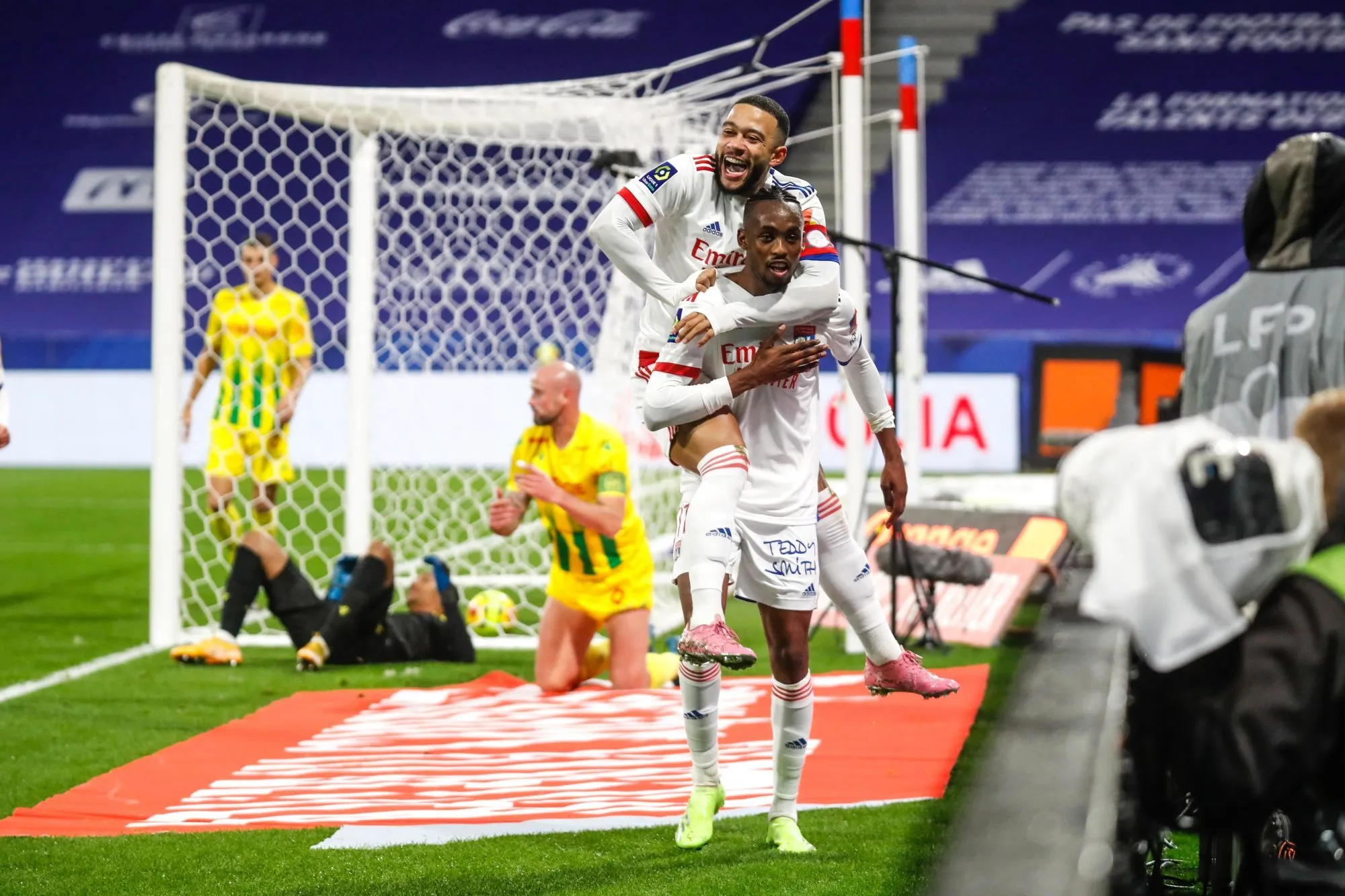 L&rsquo;OL tarte Nantes et prend la tête