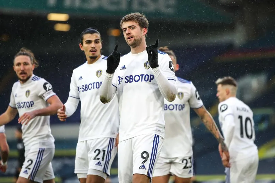 Leeds domine Burnley dans la souffrance