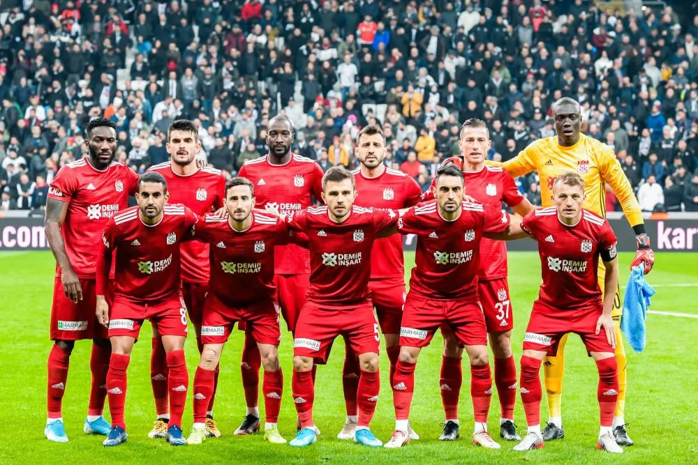 Turquie : il se fait expulser après avoir montré à l&rsquo;arbitre la faute sur son portable