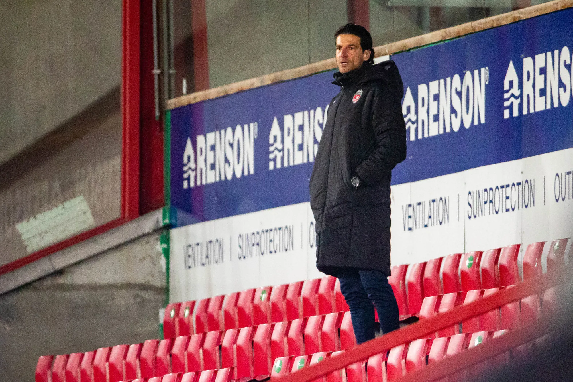 L’entraîneur Jorge Simão expulsé pour une altercation avec son joueur