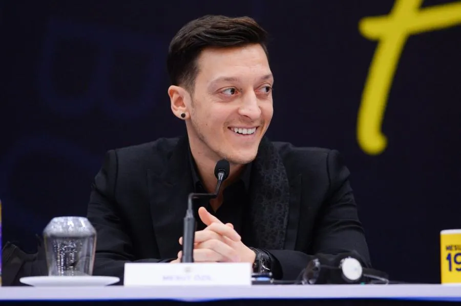 Özil fête son retour sur les terrains avec une victoire de Fenerbahçe