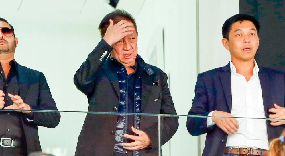 La FIFA sanctionne Valence et son propriétaire Peter Lim