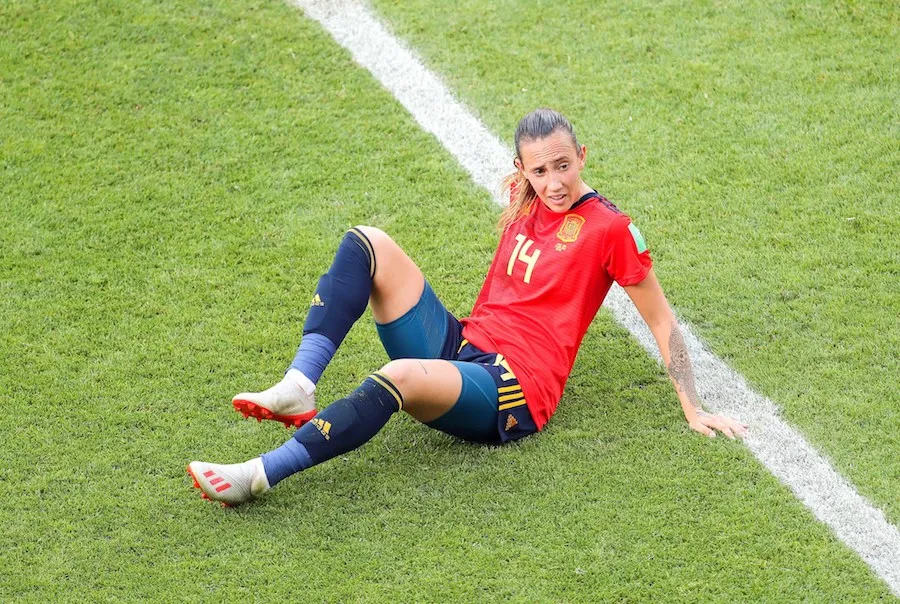 Atteinte d’une tumeur cérébrale, Virginia Torrecilla soulève la Supercoupe d’Espagne