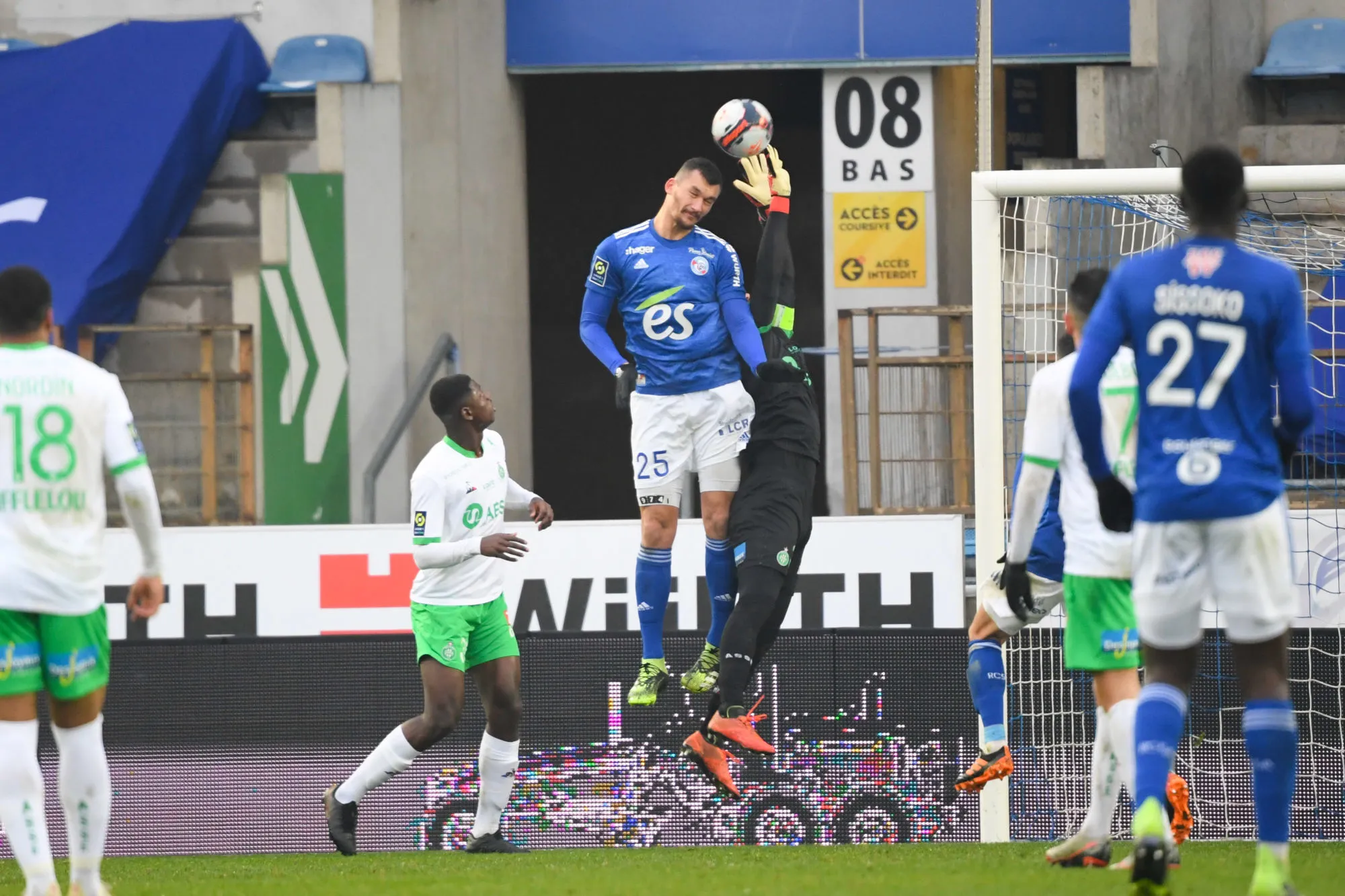 Strasbourg carbure et enfonce Sainté