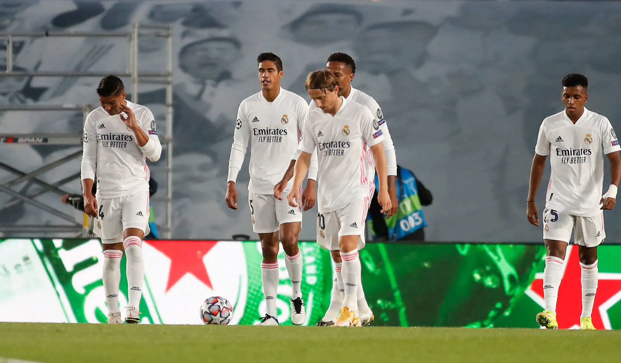 UEFA 1, Superligue 0, fin de la première mi-temps