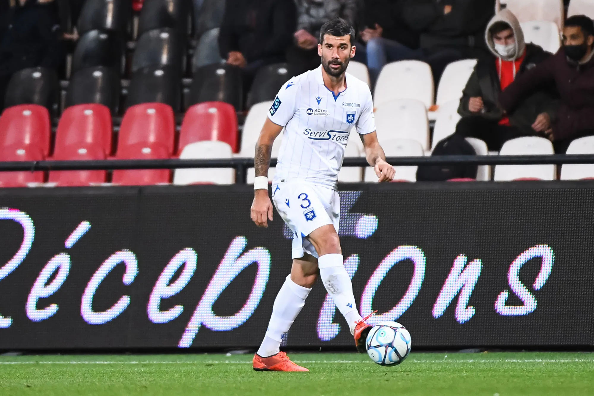 Auxerre perd du terrain face à Guingamp