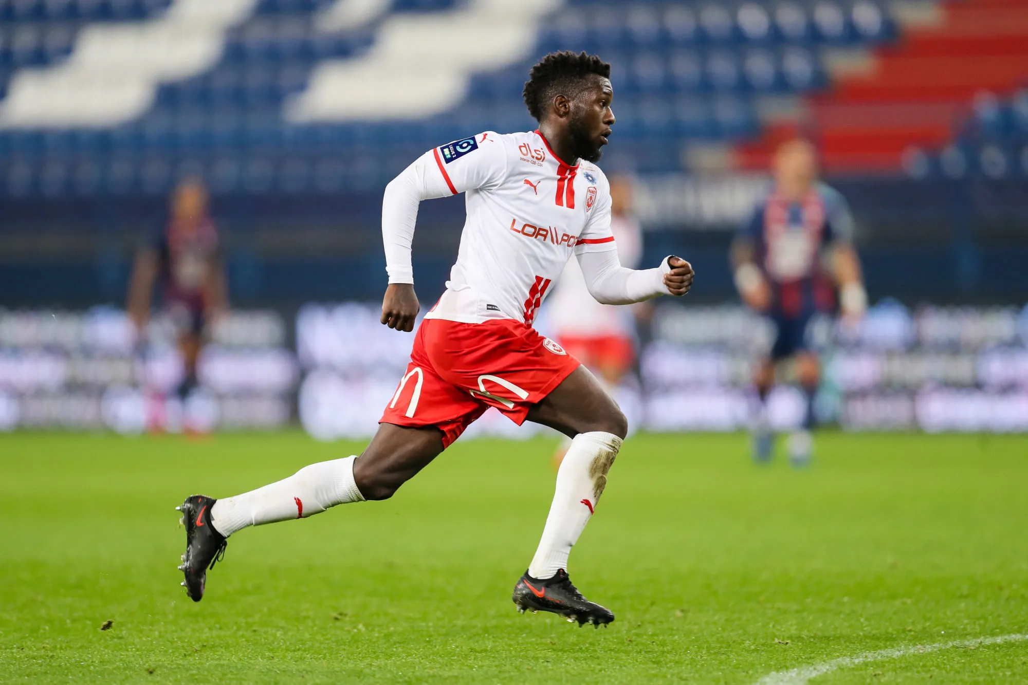 Troyes et Clermont carburent, Le Havre assure