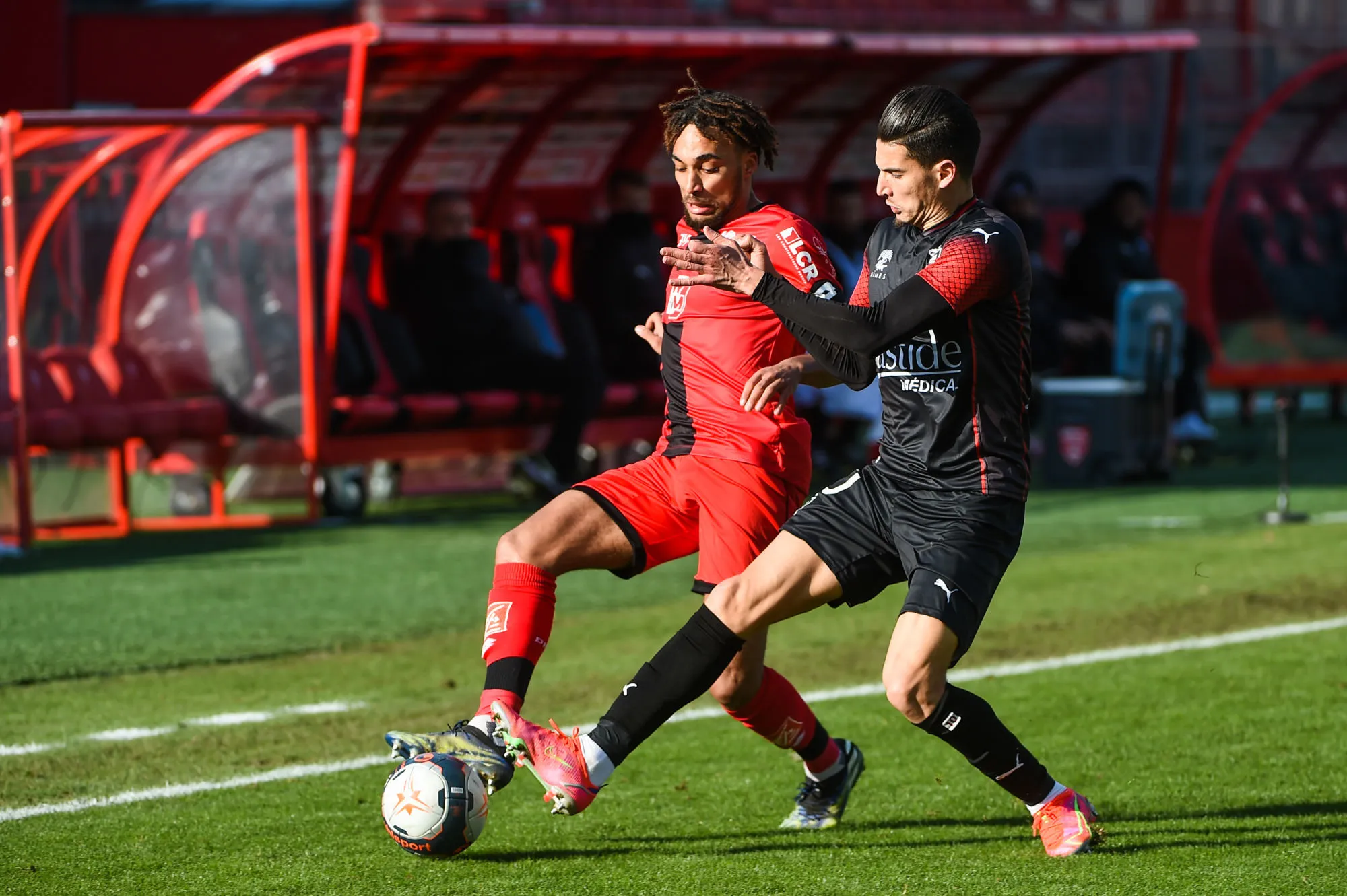 Dijon, battu par Nîmes, glisse à la dernière place