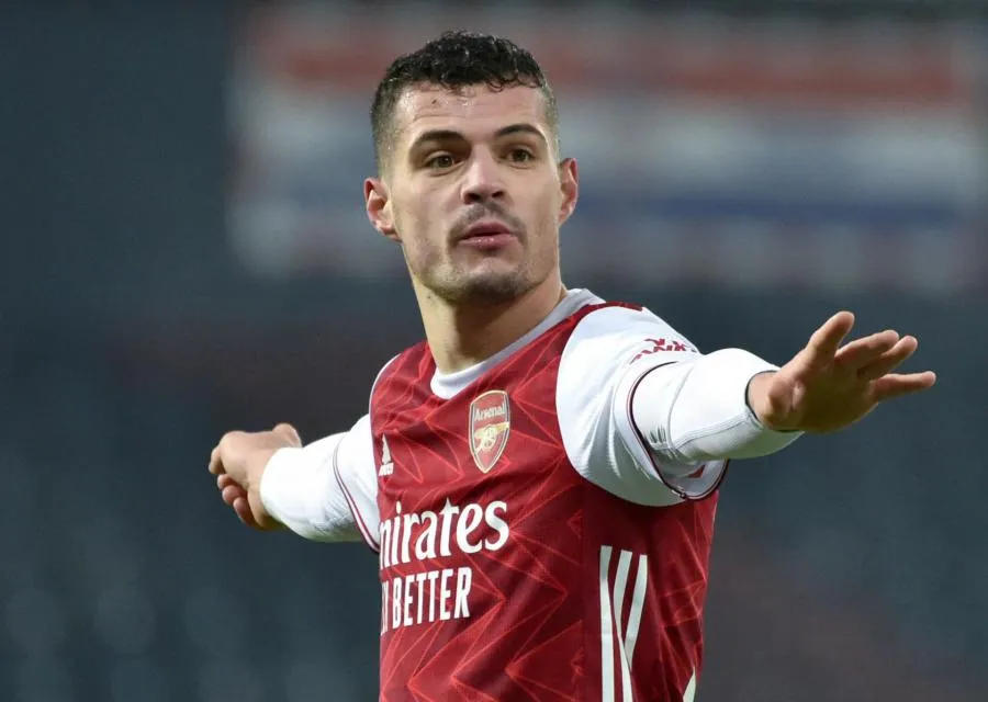 Granit Xhaka lassé par les critiques d’Évra et Henry