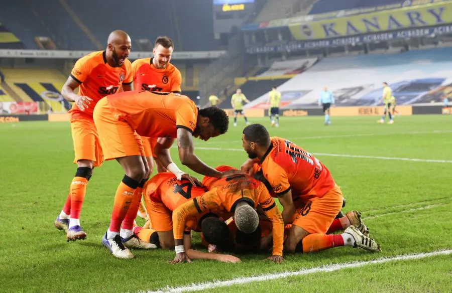 Mostafa Mohamed offre le derby et la place de leader à Galatasaray