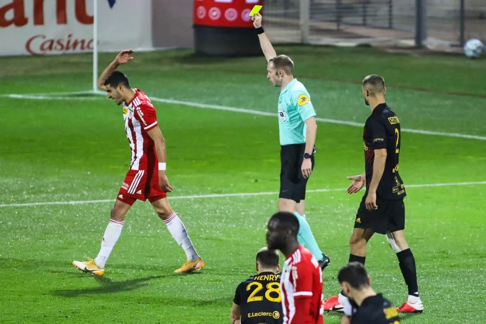 L’IFAB modifie le règlement sur les mains