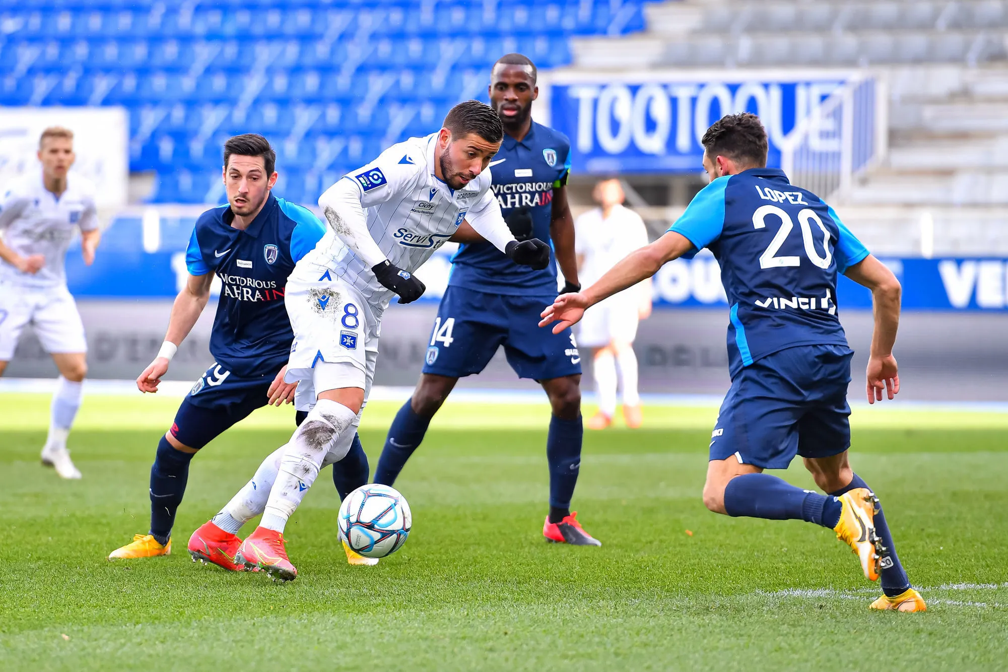 Auxerre et le Paris FC dos à dos